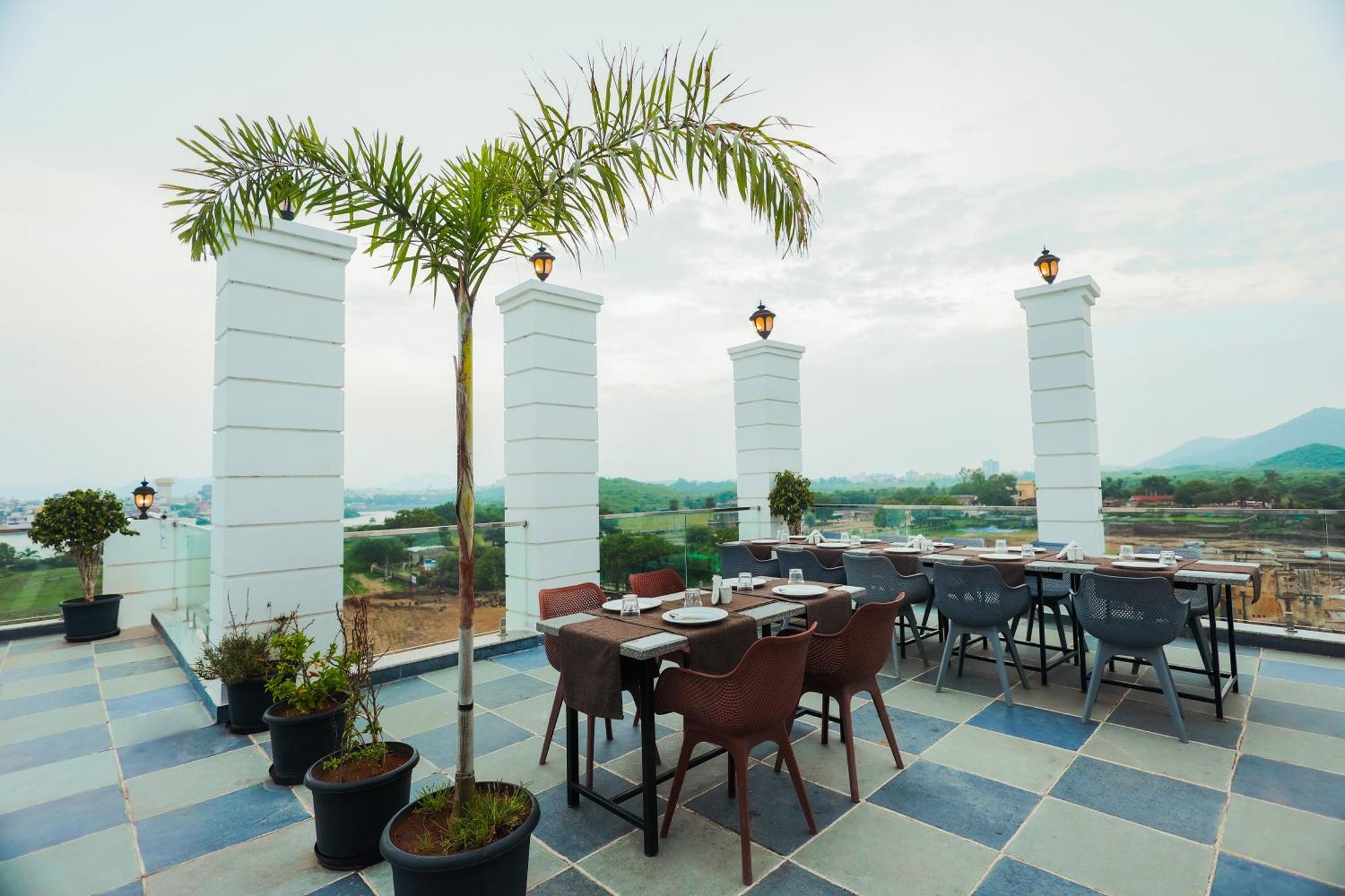 Revaas Lake View Boutique Stay Удайпур Екстериор снимка